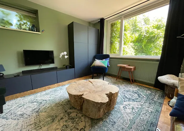 Ivy Near Amsterdam *